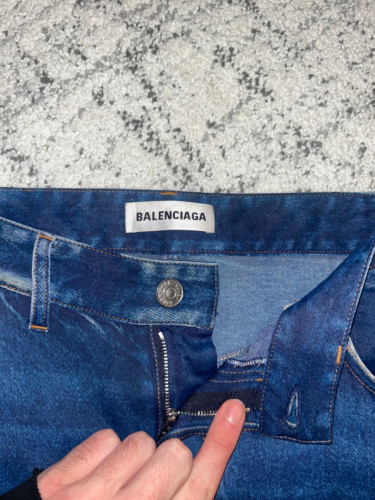 Balenciaga 2019 tromp loeil “jeans”