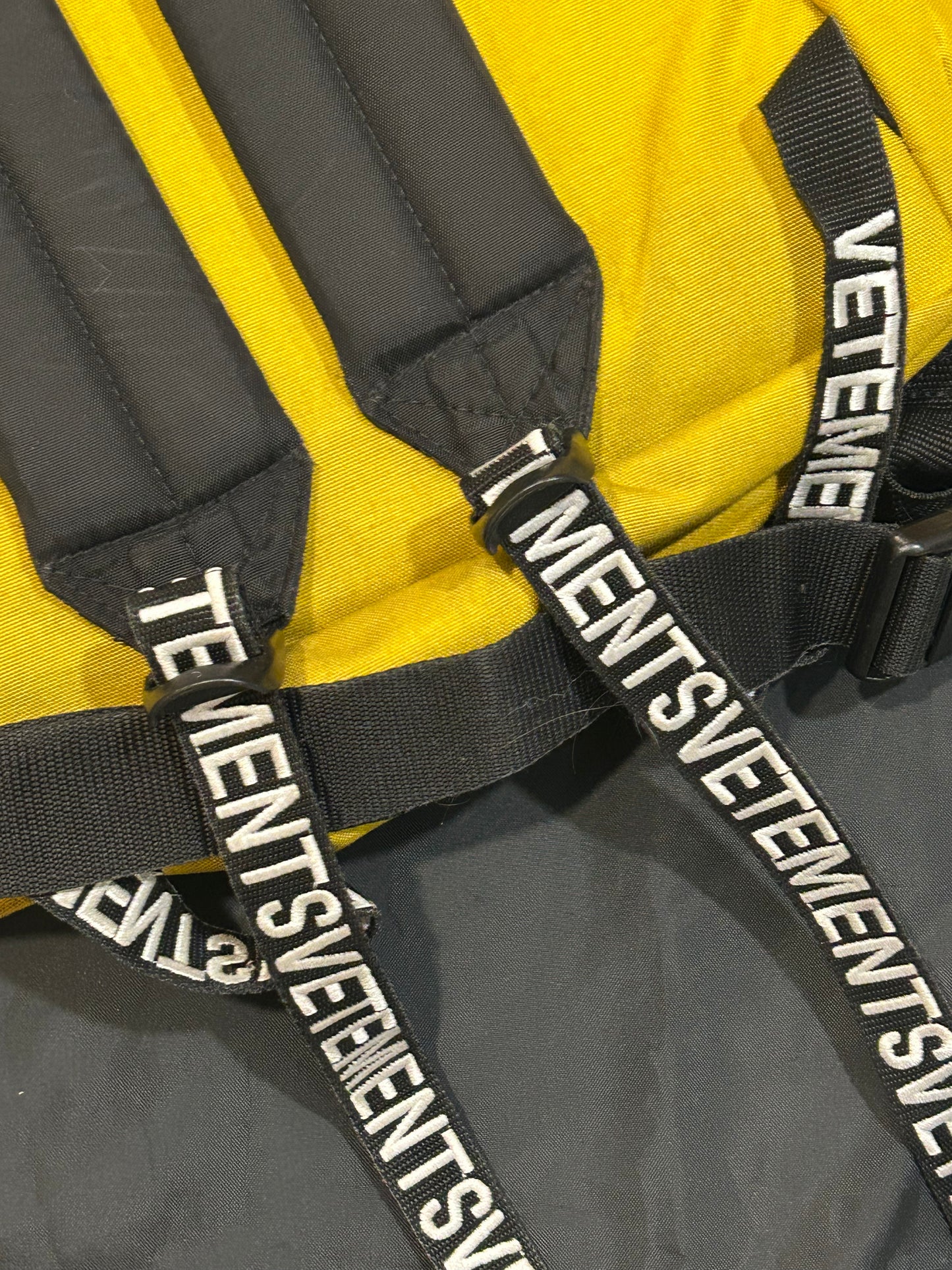 VETEMENTS 2 IN 1 BAG