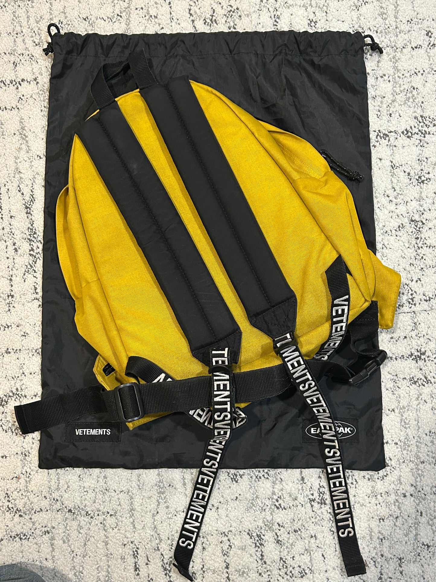 VETEMENTS 2 IN 1 BAG