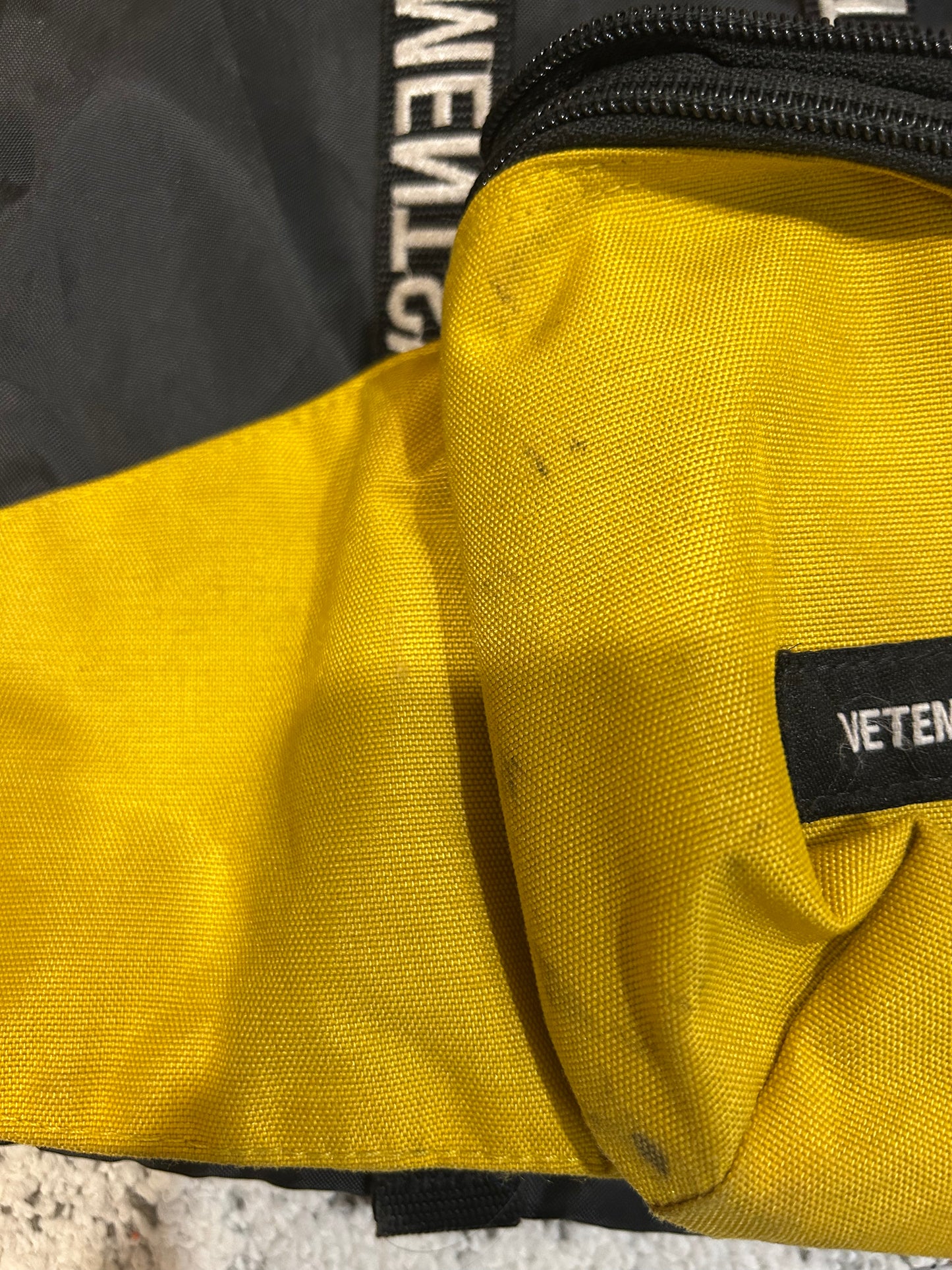 VETEMENTS 2 IN 1 BAG